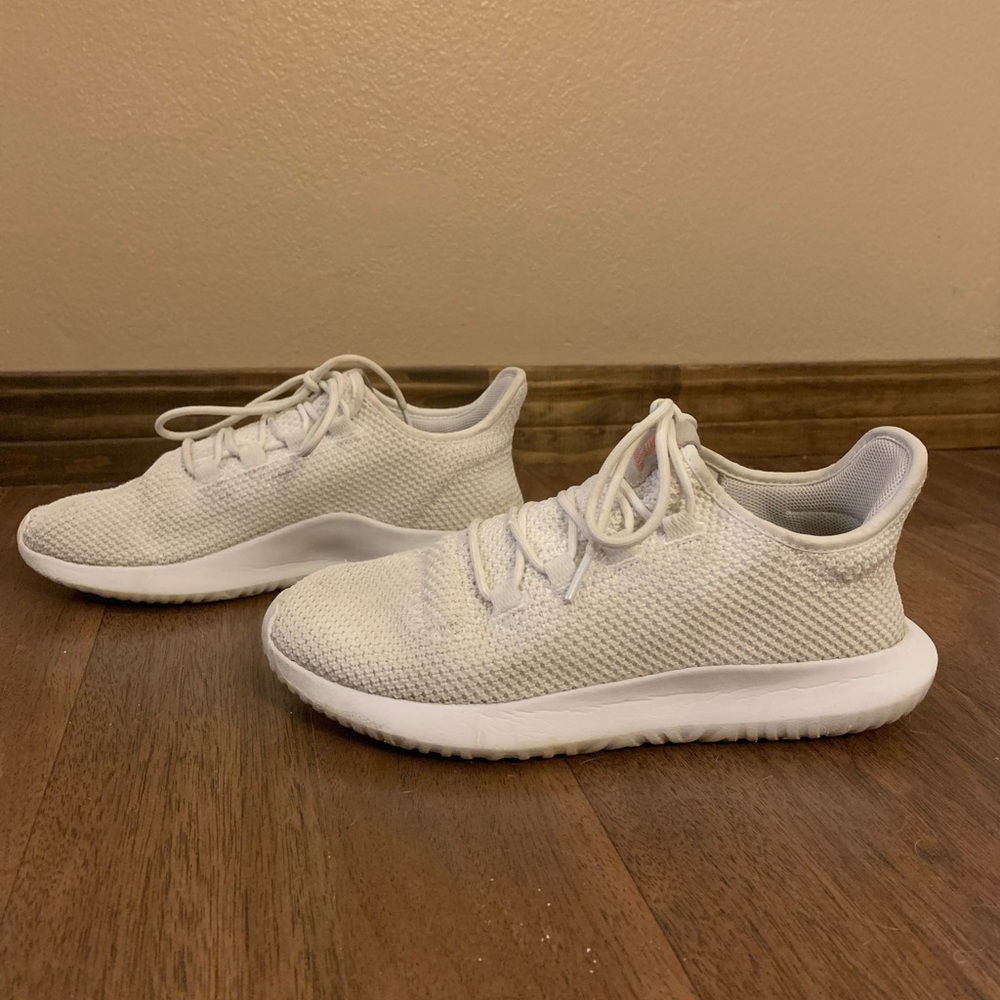 ✨ADIDAS TENNIS SHOES✨
